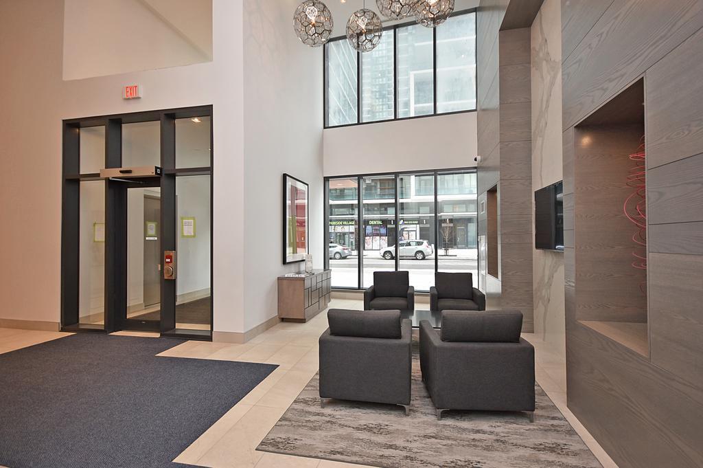 Royal Stays Furnished Apartments - Square One Mississauga Exterior foto