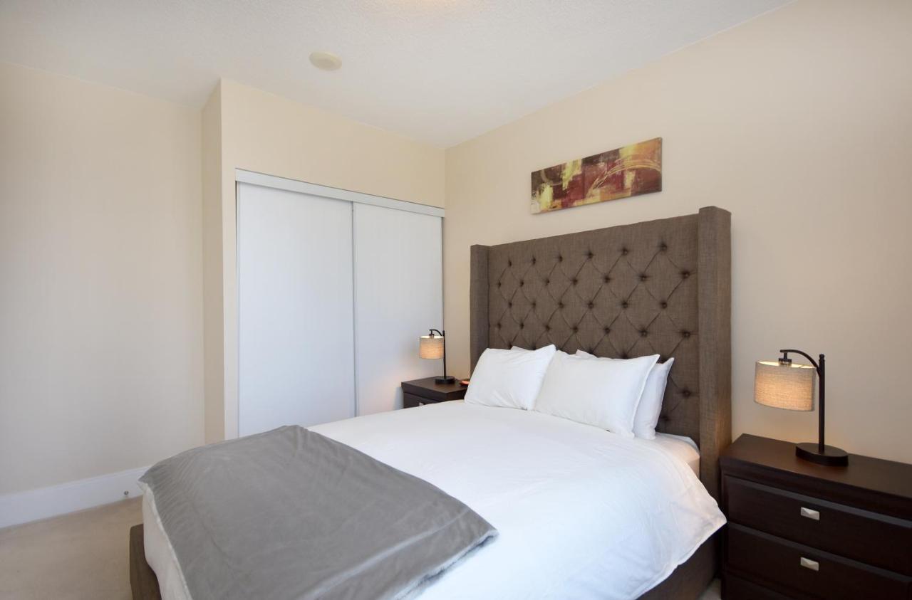 Royal Stays Furnished Apartments - Square One Mississauga Exterior foto