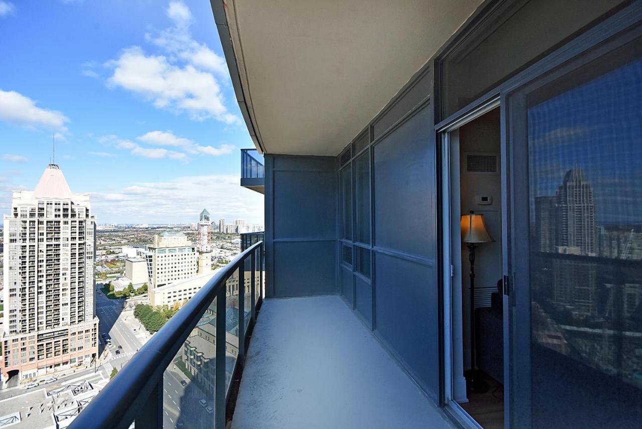 Royal Stays Furnished Apartments - Square One Mississauga Exterior foto