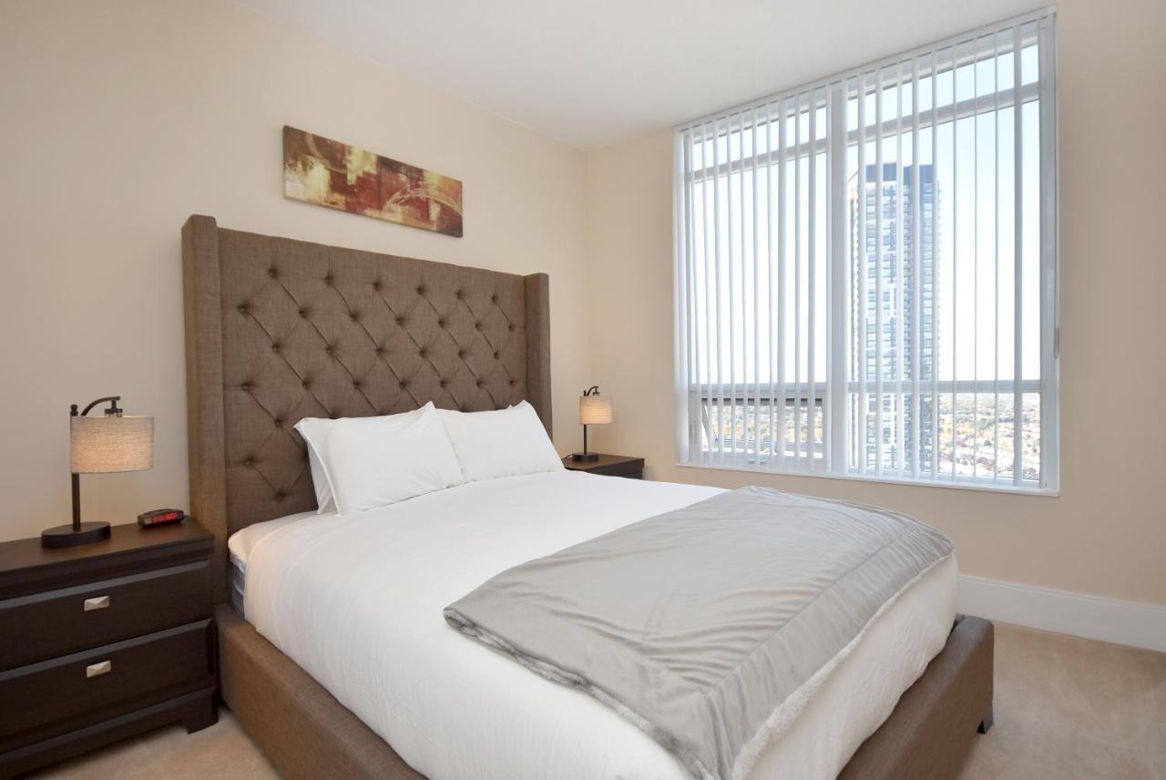 Royal Stays Furnished Apartments - Square One Mississauga Exterior foto