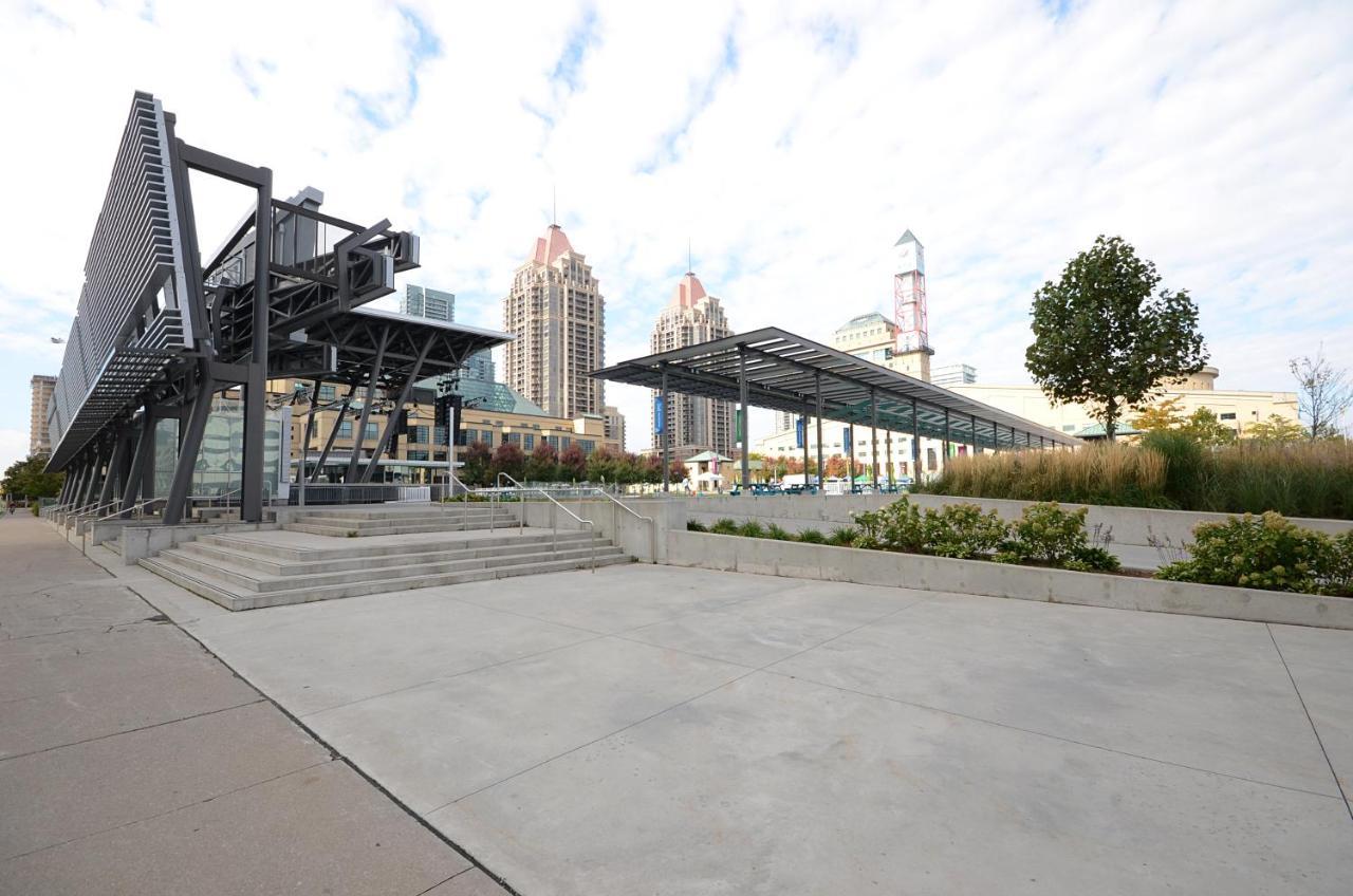 Royal Stays Furnished Apartments - Square One Mississauga Exterior foto